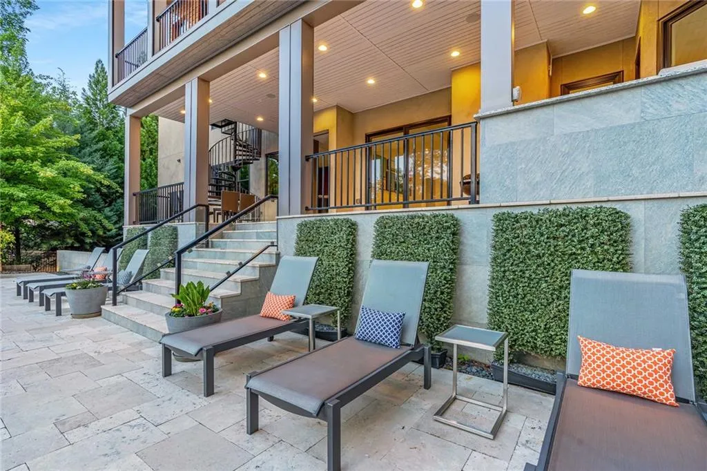725 Londonberry Road, Sandy Springs, Georgia 30327, 6 Bedrooms Bedrooms, ,7 BathroomsBathrooms,Residential,Sold,725 Londonberry Road,7082320