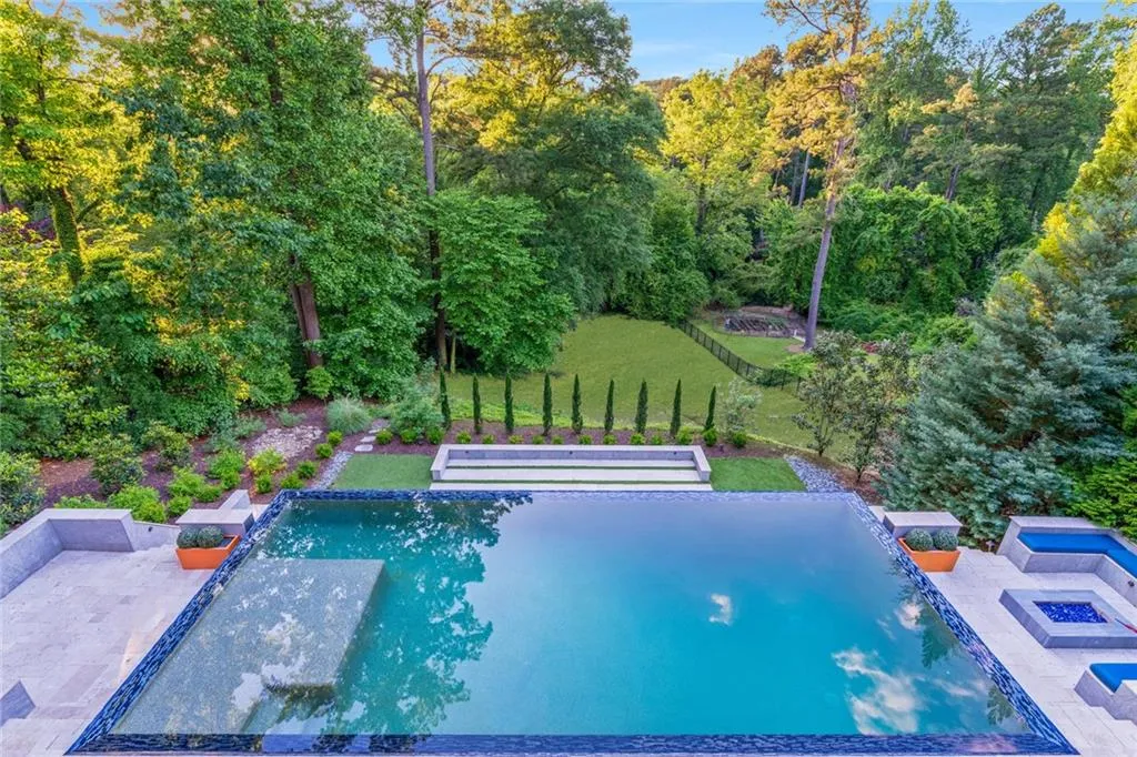 725 Londonberry Road, Sandy Springs, Georgia 30327, 6 Bedrooms Bedrooms, ,7 BathroomsBathrooms,Residential,Sold,725 Londonberry Road,7082320