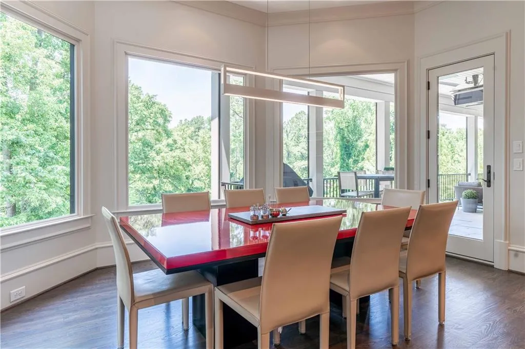 725 Londonberry Road, Sandy Springs, Georgia 30327, 6 Bedrooms Bedrooms, ,7 BathroomsBathrooms,Residential,Sold,725 Londonberry Road,7082320