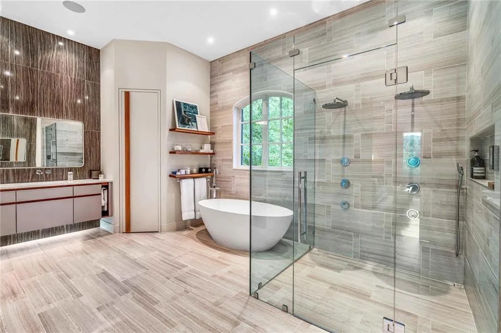 725 Londonberry Road, Sandy Springs, Georgia 30327, 6 Bedrooms Bedrooms, ,7 BathroomsBathrooms,Residential,Sold,725 Londonberry Road,7082320