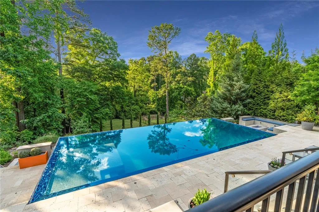 725 Londonberry Road, Sandy Springs, Georgia 30327, 6 Bedrooms Bedrooms, ,7 BathroomsBathrooms,Residential,Sold,725 Londonberry Road,7082320
