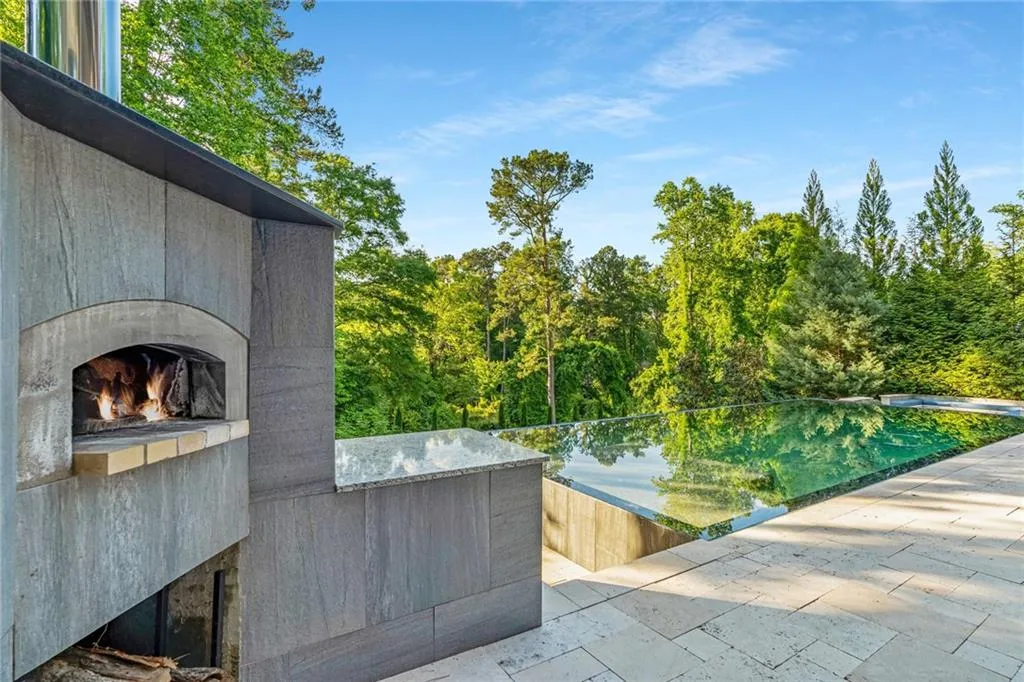 725 Londonberry Road, Sandy Springs, Georgia 30327, 6 Bedrooms Bedrooms, ,7 BathroomsBathrooms,Residential,Sold,725 Londonberry Road,7082320