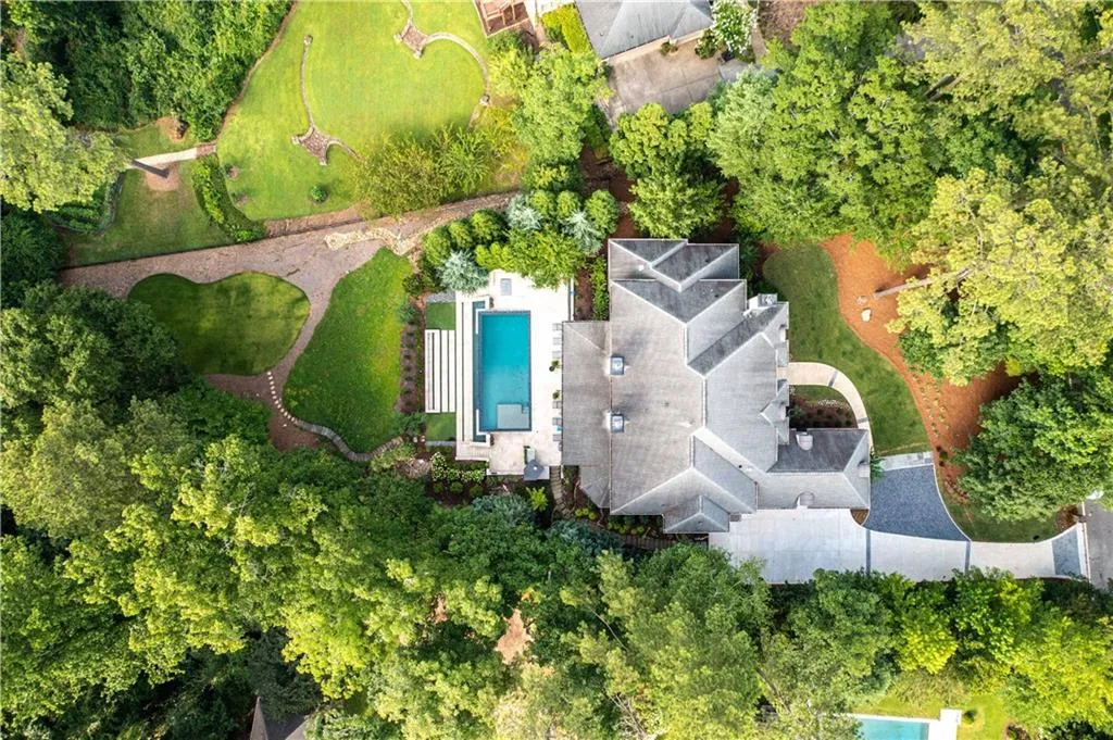 725 Londonberry Road, Sandy Springs, Georgia 30327, 6 Bedrooms Bedrooms, ,7 BathroomsBathrooms,Residential,Sold,725 Londonberry Road,7082320