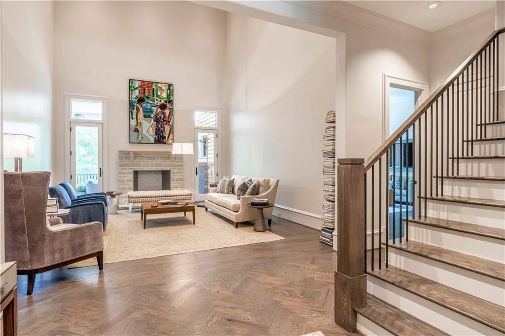 725 Londonberry Road, Sandy Springs, Georgia 30327, 6 Bedrooms Bedrooms, ,7 BathroomsBathrooms,Residential,Sold,725 Londonberry Road,7082320