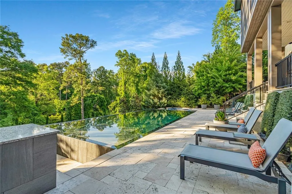 725 Londonberry Road, Sandy Springs, Georgia 30327, 6 Bedrooms Bedrooms, ,7 BathroomsBathrooms,Residential,Sold,725 Londonberry Road,7082320