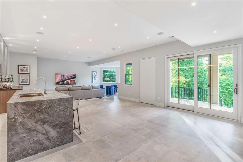 725 Londonberry Road, Sandy Springs, Georgia 30327, 6 Bedrooms Bedrooms, ,7 BathroomsBathrooms,Residential,Sold,725 Londonberry Road,7082320