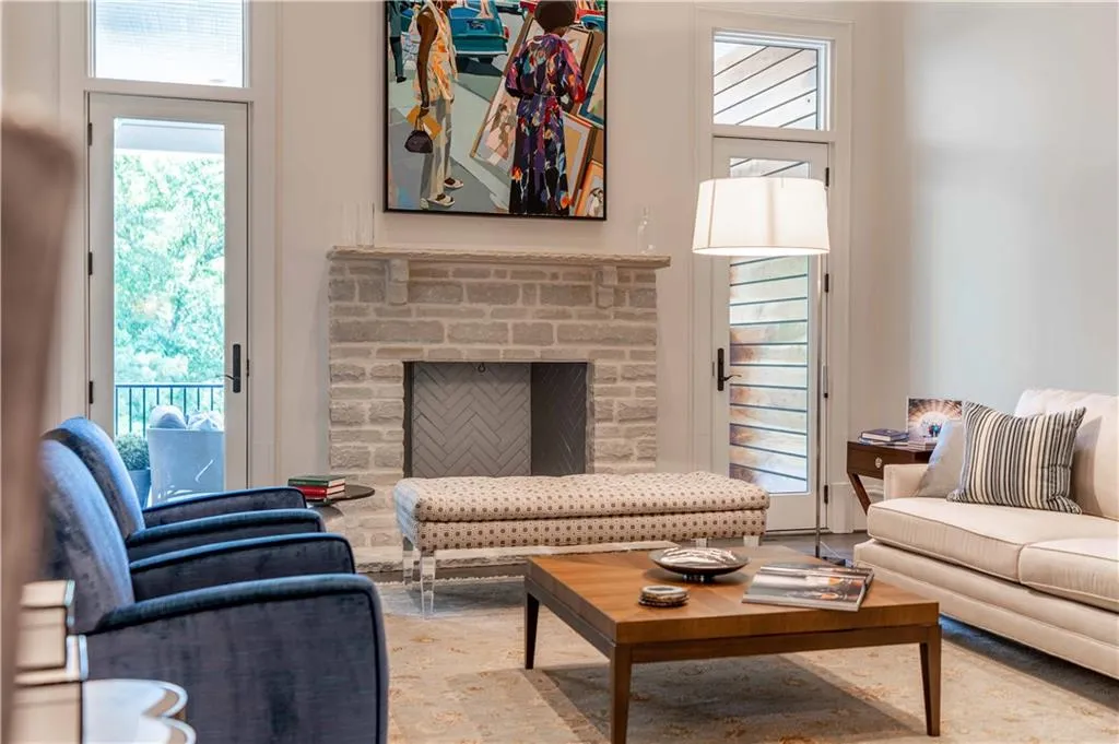 725 Londonberry Road, Sandy Springs, Georgia 30327, 6 Bedrooms Bedrooms, ,7 BathroomsBathrooms,Residential,Sold,725 Londonberry Road,7082320