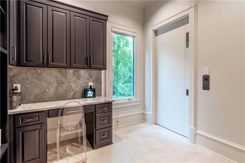 725 Londonberry Road, Sandy Springs, Georgia 30327, 6 Bedrooms Bedrooms, ,7 BathroomsBathrooms,Residential,Sold,725 Londonberry Road,7082320