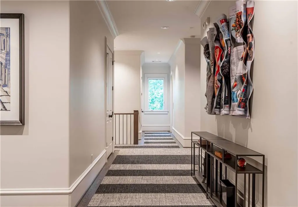 725 Londonberry Road, Sandy Springs, Georgia 30327, 6 Bedrooms Bedrooms, ,7 BathroomsBathrooms,Residential,Sold,725 Londonberry Road,7082320