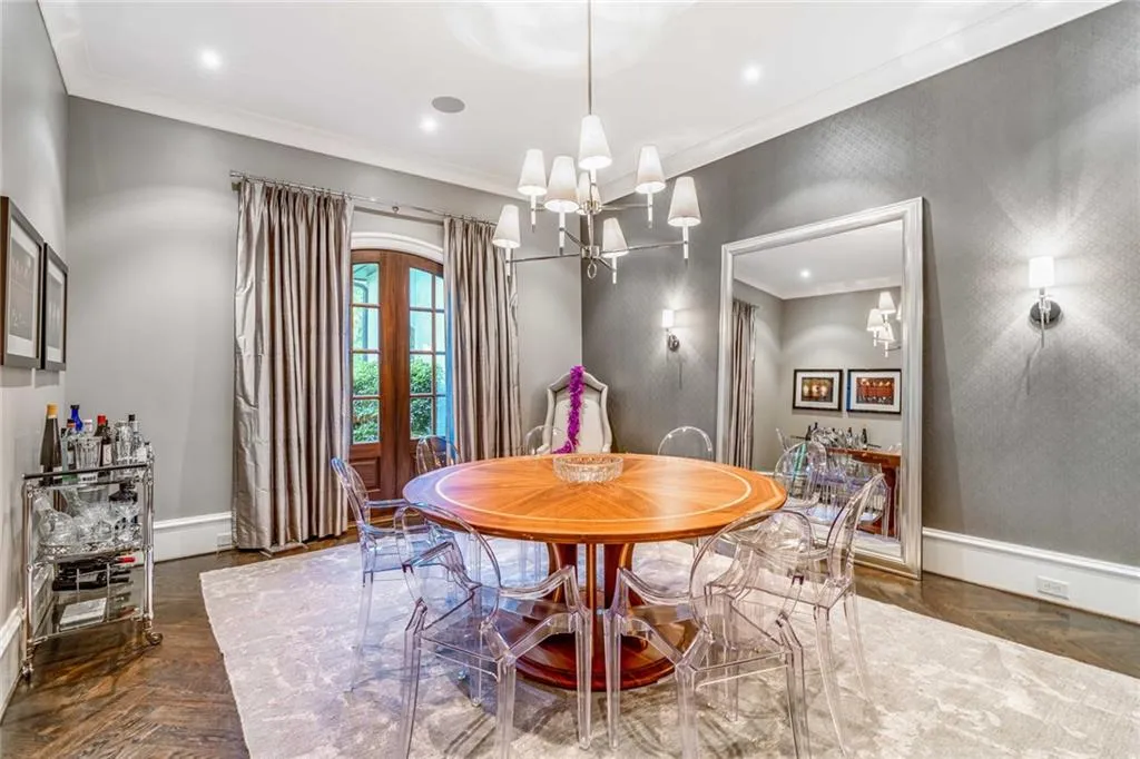 725 Londonberry Road, Sandy Springs, Georgia 30327, 6 Bedrooms Bedrooms, ,7 BathroomsBathrooms,Residential,Sold,725 Londonberry Road,7082320