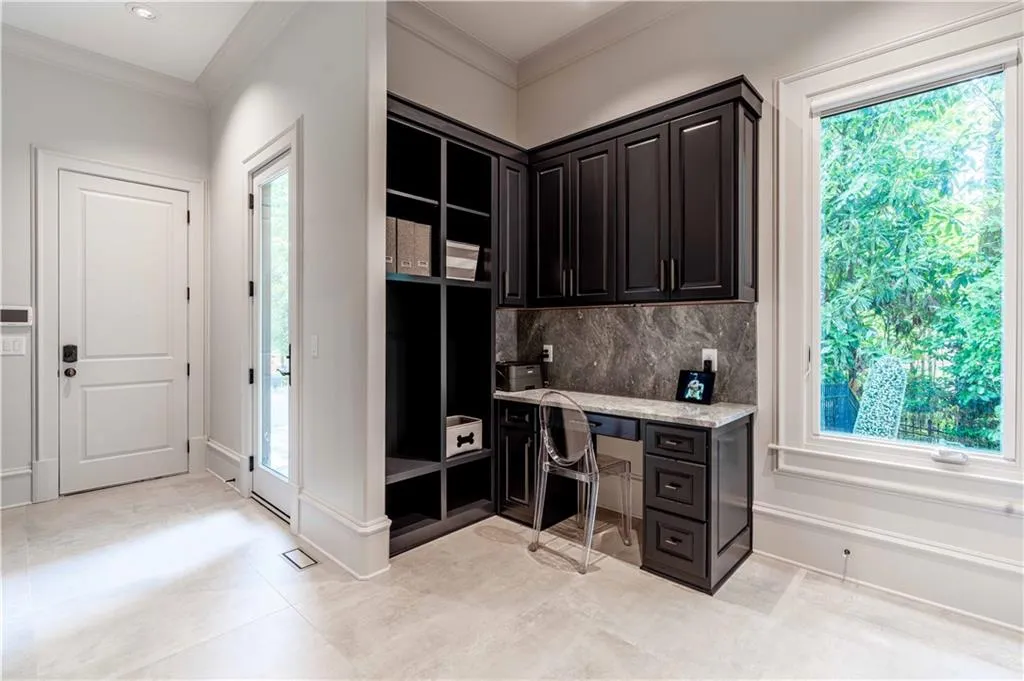 725 Londonberry Road, Sandy Springs, Georgia 30327, 6 Bedrooms Bedrooms, ,7 BathroomsBathrooms,Residential,Sold,725 Londonberry Road,7082320