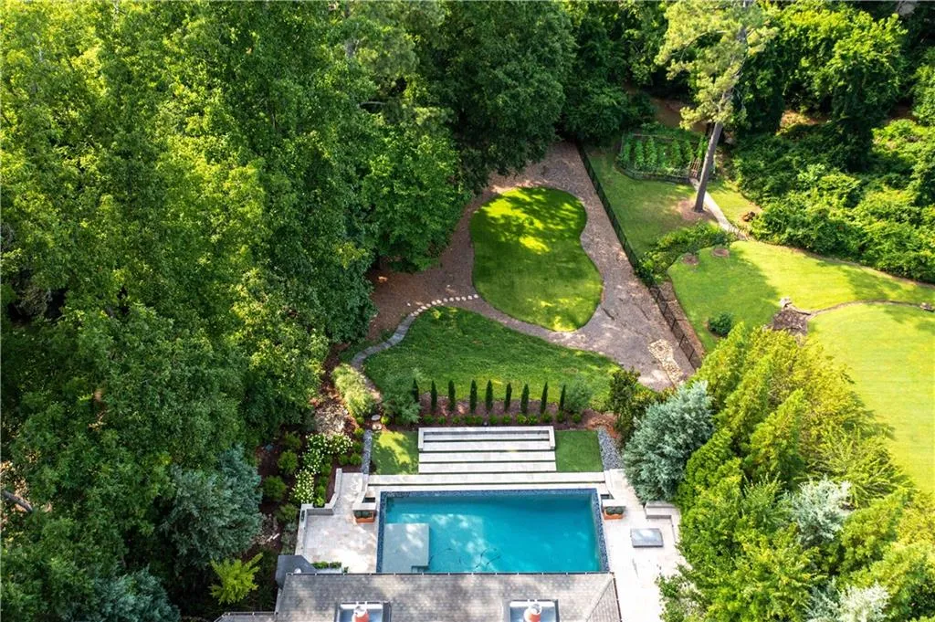 725 Londonberry Road, Sandy Springs, Georgia 30327, 6 Bedrooms Bedrooms, ,7 BathroomsBathrooms,Residential,Sold,725 Londonberry Road,7082320