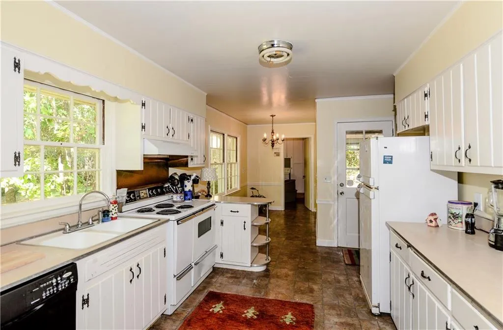 4736 Lake Forrest Drive, Sandy Springs, Georgia 30342, 3 Bedrooms Bedrooms, ,3 BathroomsBathrooms,Residential,Sold,4736 Lake Forrest Drive,5912066