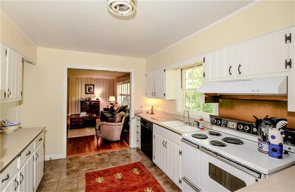 4736 Lake Forrest Drive, Sandy Springs, Georgia 30342, 3 Bedrooms Bedrooms, ,3 BathroomsBathrooms,Residential,Sold,4736 Lake Forrest Drive,5912066