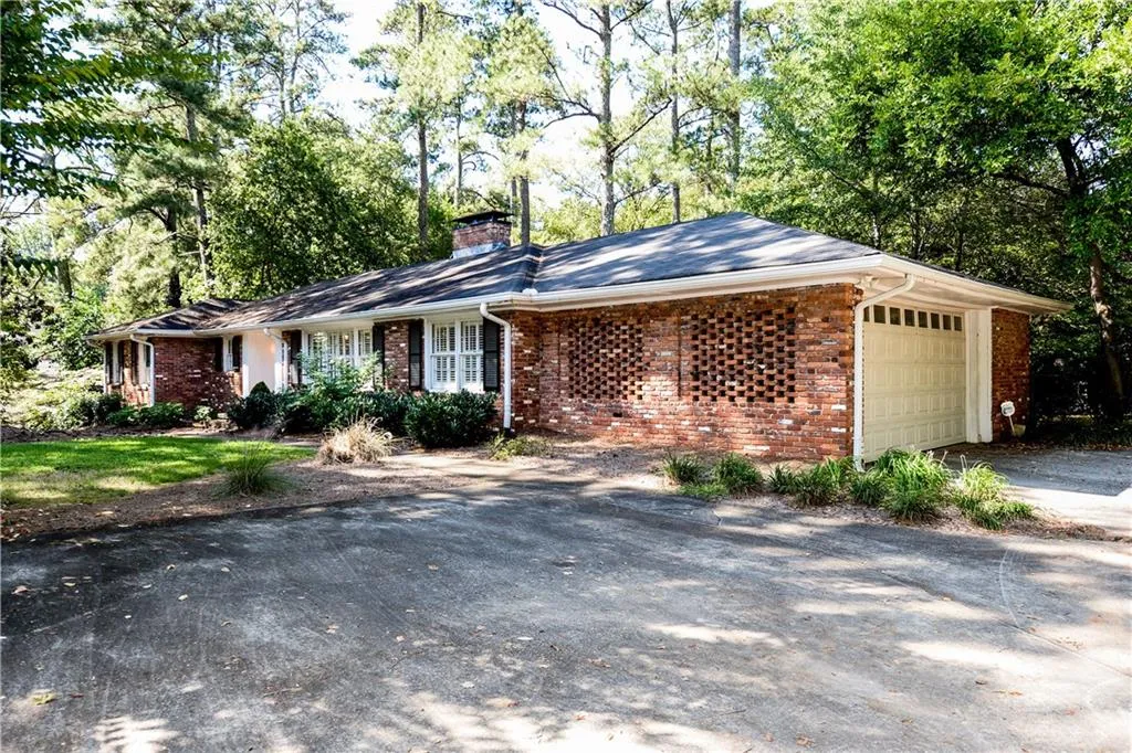 4736 Lake Forrest Drive, Sandy Springs, Georgia 30342, 3 Bedrooms Bedrooms, ,3 BathroomsBathrooms,Residential,Sold,4736 Lake Forrest Drive,5912066