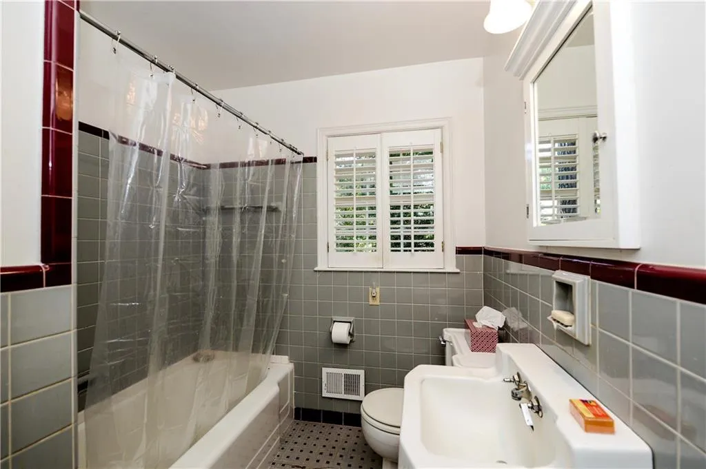 4736 Lake Forrest Drive, Sandy Springs, Georgia 30342, 3 Bedrooms Bedrooms, ,3 BathroomsBathrooms,Residential,Sold,4736 Lake Forrest Drive,5912066