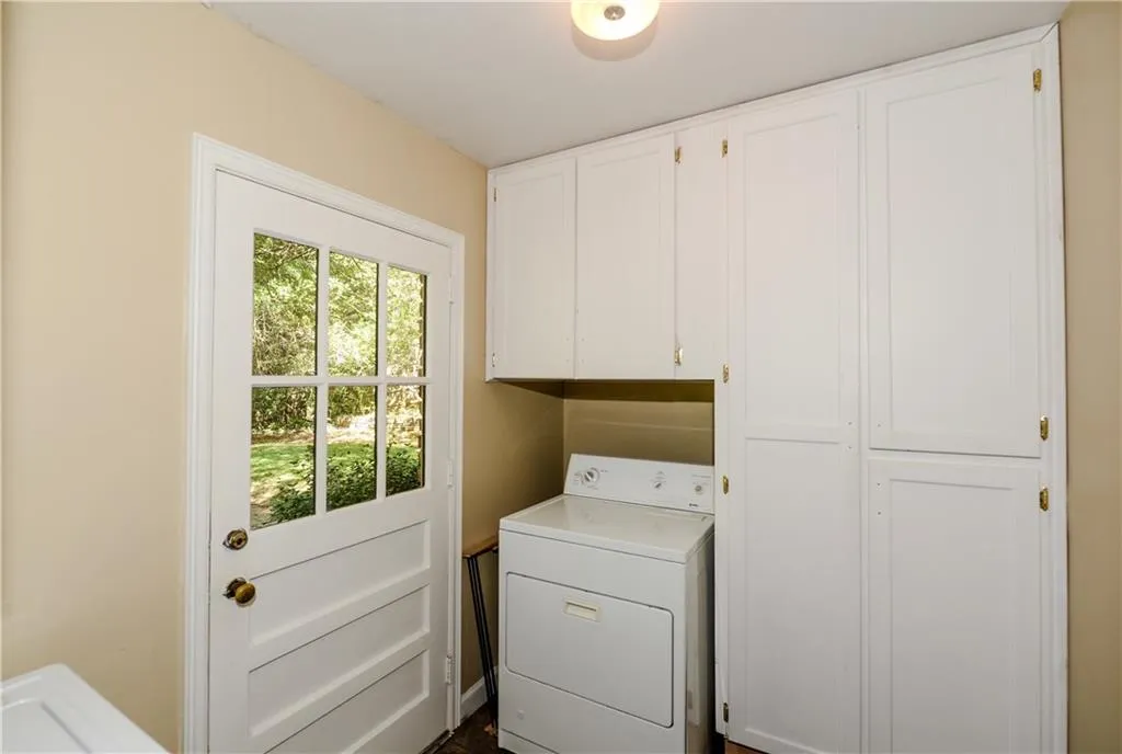 4736 Lake Forrest Drive, Sandy Springs, Georgia 30342, 3 Bedrooms Bedrooms, ,3 BathroomsBathrooms,Residential,Sold,4736 Lake Forrest Drive,5912066