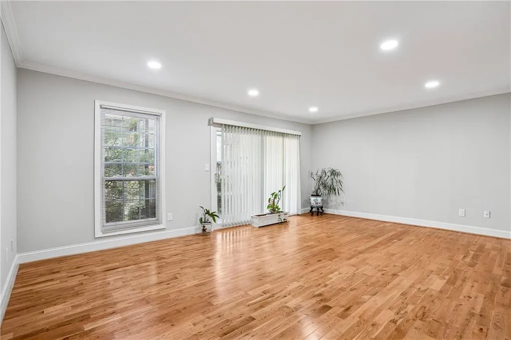6851 Roswell Road Unit F32, Atlanta, Georgia 30328, 2 Bedrooms Bedrooms, ,2 BathroomsBathrooms,Residential,For Sale,6851 Roswell Road Unit F32,7732310