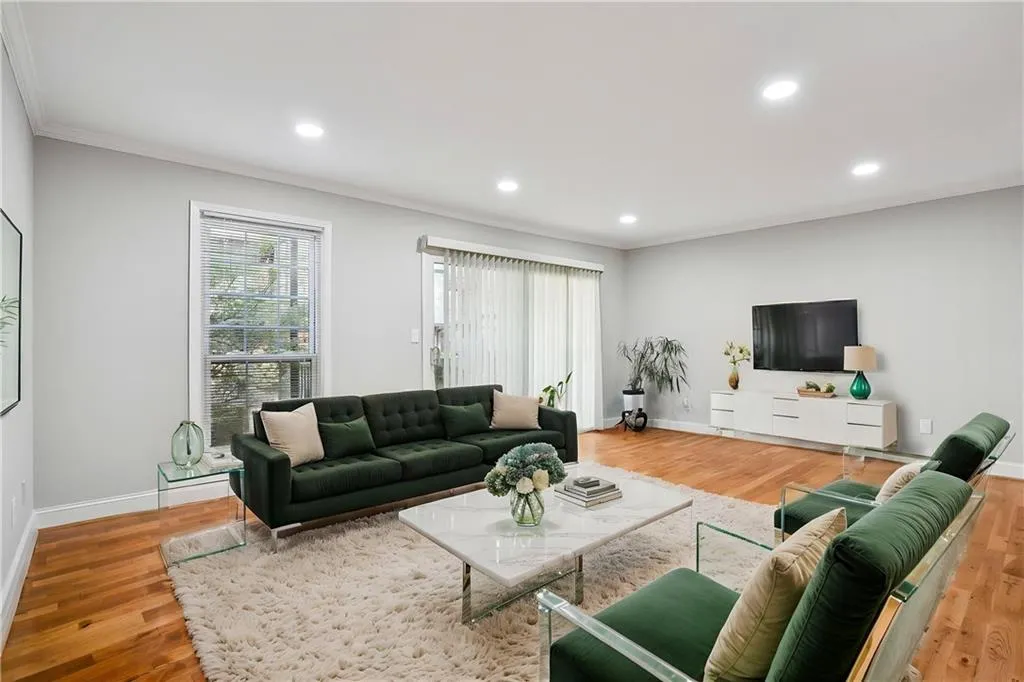6851 Roswell Road Unit F32, Atlanta, Georgia 30328, 2 Bedrooms Bedrooms, ,2 BathroomsBathrooms,Residential,For Sale,6851 Roswell Road Unit F32,7732310