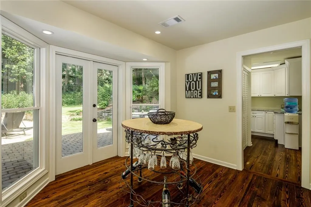 515 N Harbor Drive, Sandy Springs, Georgia 30328, 5 Bedrooms Bedrooms, ,2 BathroomsBathrooms,Residential,Sold,515 N Harbor Drive,6785864