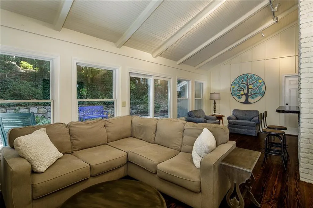 515 N Harbor Drive, Sandy Springs, Georgia 30328, 5 Bedrooms Bedrooms, ,2 BathroomsBathrooms,Residential,Sold,515 N Harbor Drive,6785864