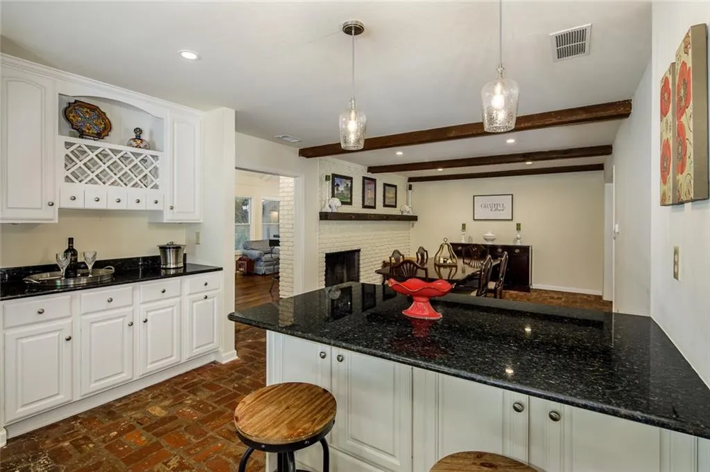 515 N Harbor Drive, Sandy Springs, Georgia 30328, 5 Bedrooms Bedrooms, ,2 BathroomsBathrooms,Residential,Sold,515 N Harbor Drive,6785864