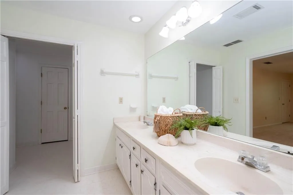 6535 Riverside Drive, Sandy Springs, Georgia 30328, 4 Bedrooms Bedrooms, ,3 BathroomsBathrooms,Residential,Sold,6535 Riverside Drive,7243343