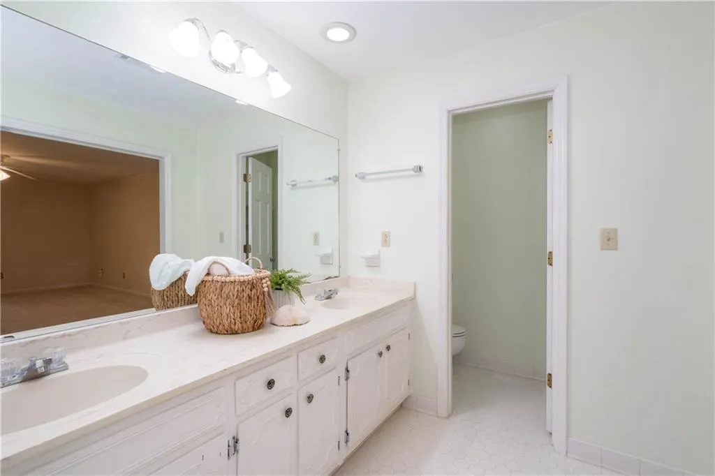 6535 Riverside Drive, Sandy Springs, Georgia 30328, 4 Bedrooms Bedrooms, ,3 BathroomsBathrooms,Residential,Sold,6535 Riverside Drive,7243343