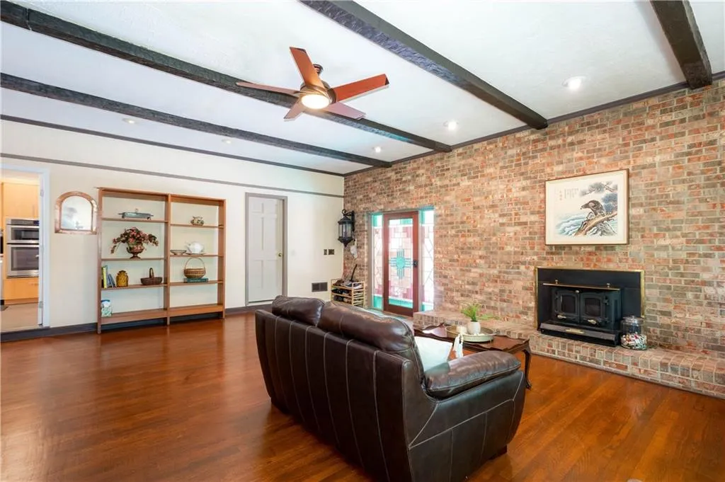 6535 Riverside Drive, Sandy Springs, Georgia 30328, 4 Bedrooms Bedrooms, ,3 BathroomsBathrooms,Residential,Sold,6535 Riverside Drive,7243343