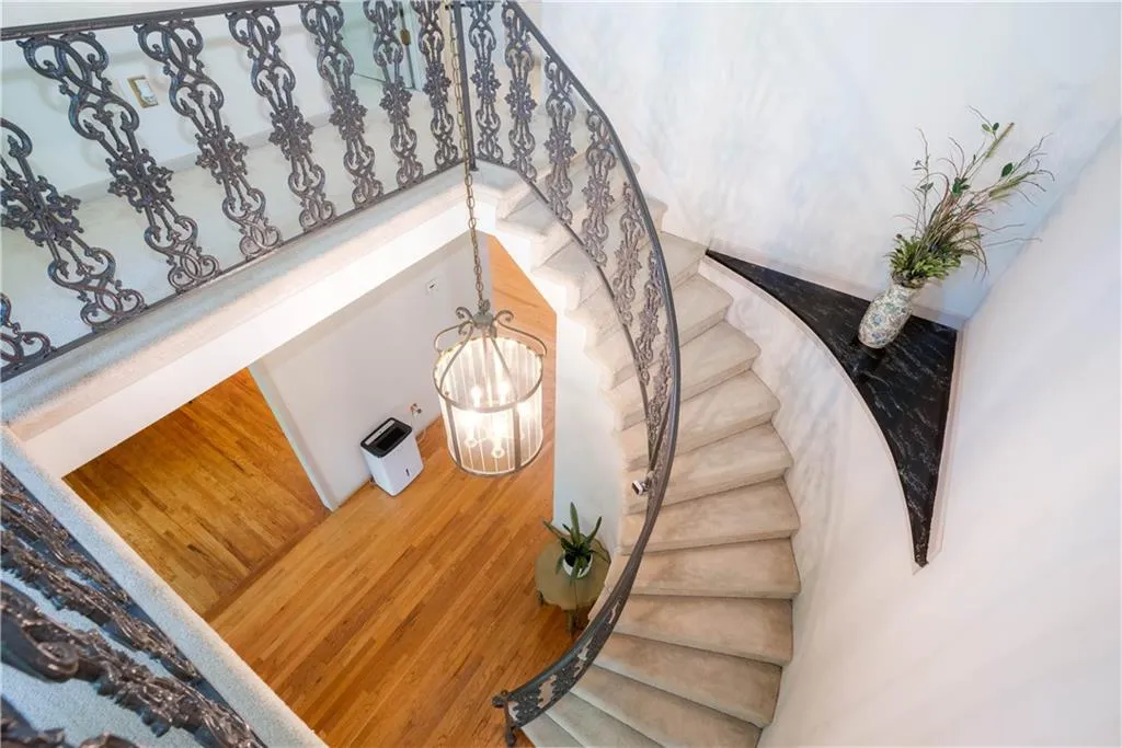 6535 Riverside Drive, Sandy Springs, Georgia 30328, 4 Bedrooms Bedrooms, ,3 BathroomsBathrooms,Residential,Sold,6535 Riverside Drive,7243343