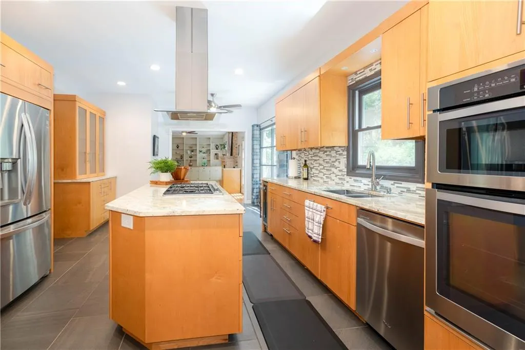 6535 Riverside Drive, Sandy Springs, Georgia 30328, 4 Bedrooms Bedrooms, ,3 BathroomsBathrooms,Residential,Sold,6535 Riverside Drive,7243343