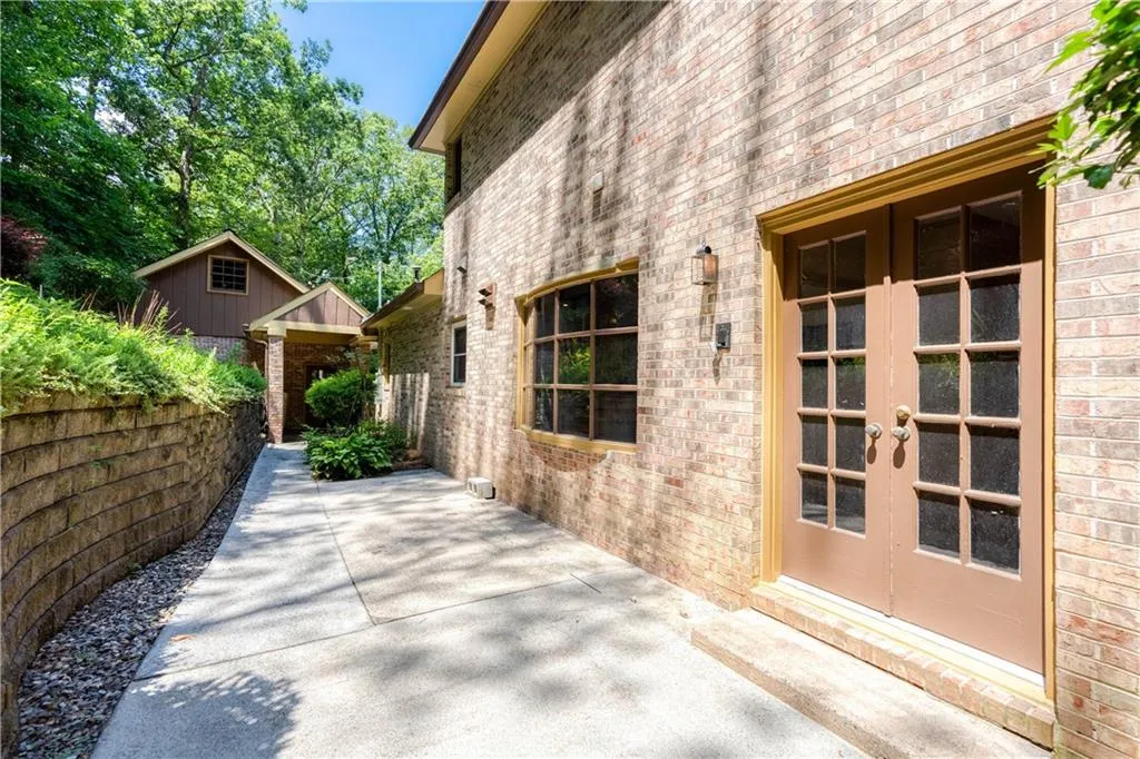 6535 Riverside Drive, Sandy Springs, Georgia 30328, 4 Bedrooms Bedrooms, ,3 BathroomsBathrooms,Residential,Sold,6535 Riverside Drive,7243343