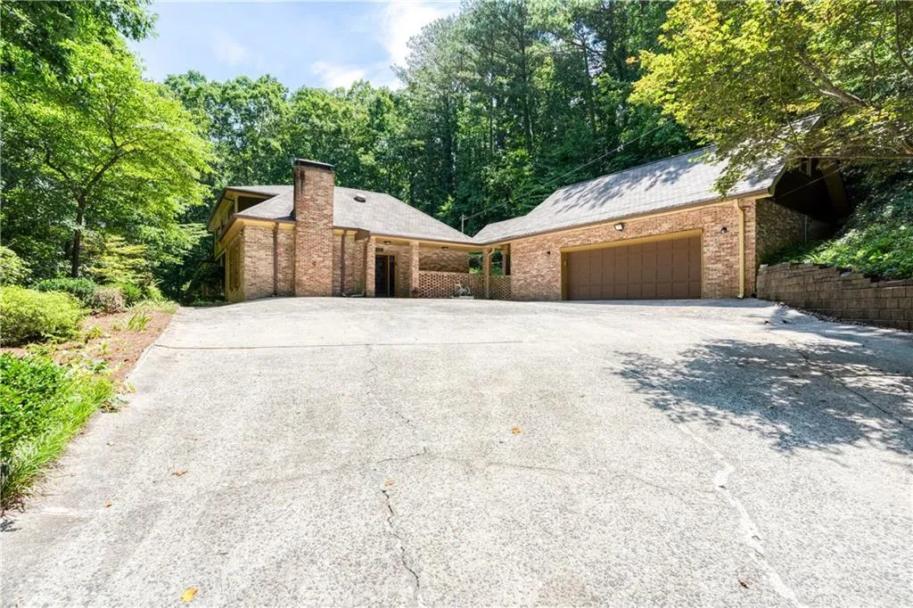 6535 Riverside Drive, Sandy Springs, Georgia 30328, 4 Bedrooms Bedrooms, ,3 BathroomsBathrooms,Residential,Sold,6535 Riverside Drive,7243343