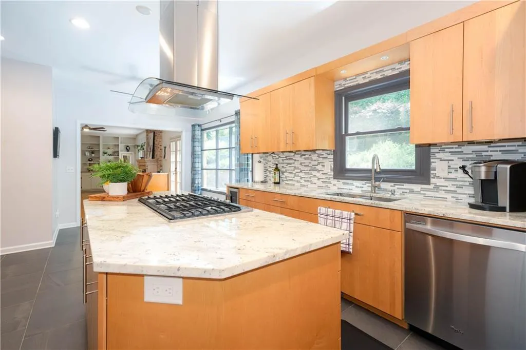 6535 Riverside Drive, Sandy Springs, Georgia 30328, 4 Bedrooms Bedrooms, ,3 BathroomsBathrooms,Residential,Sold,6535 Riverside Drive,7243343