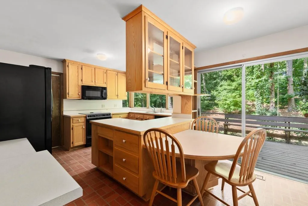 6285 Weatherly Drive Nw, Atlanta, Georgia 30328, 4 Bedrooms Bedrooms, ,2 BathroomsBathrooms,Residential,Sold,6285 Weatherly Drive Nw,6760729