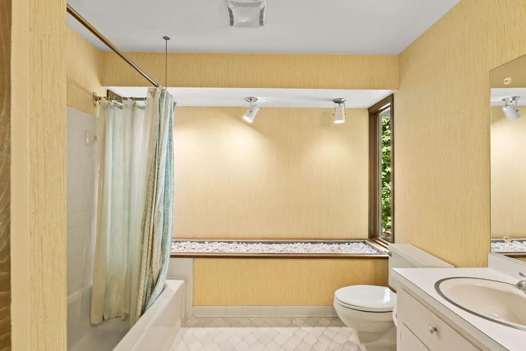 6285 Weatherly Drive Nw, Atlanta, Georgia 30328, 4 Bedrooms Bedrooms, ,2 BathroomsBathrooms,Residential,Sold,6285 Weatherly Drive Nw,6760729