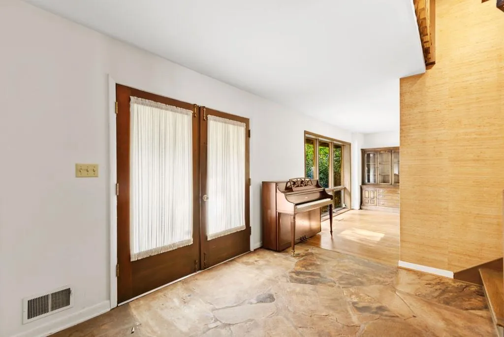 6285 Weatherly Drive Nw, Atlanta, Georgia 30328, 4 Bedrooms Bedrooms, ,2 BathroomsBathrooms,Residential,Sold,6285 Weatherly Drive Nw,6760729