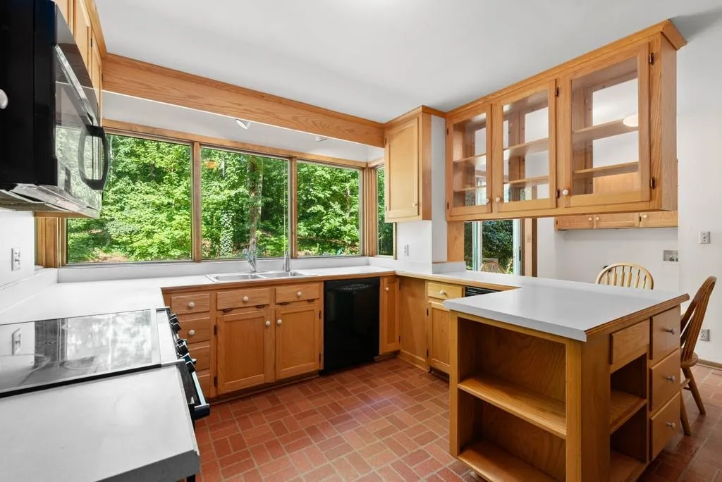 6285 Weatherly Drive Nw, Atlanta, Georgia 30328, 4 Bedrooms Bedrooms, ,2 BathroomsBathrooms,Residential,Sold,6285 Weatherly Drive Nw,6760729