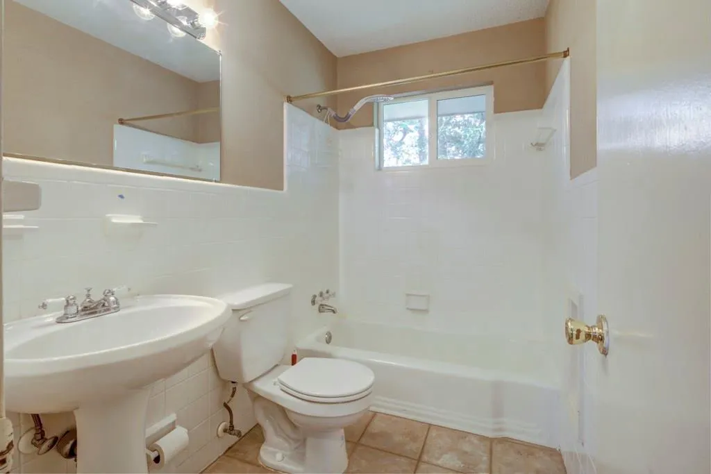 315 Hilderbrand Drive Unit C-4, Atlanta, Georgia 30328, 2 Bedrooms Bedrooms, ,1 BathroomBathrooms,Residential,Sold,315 Hilderbrand Drive Unit C-4,5718280