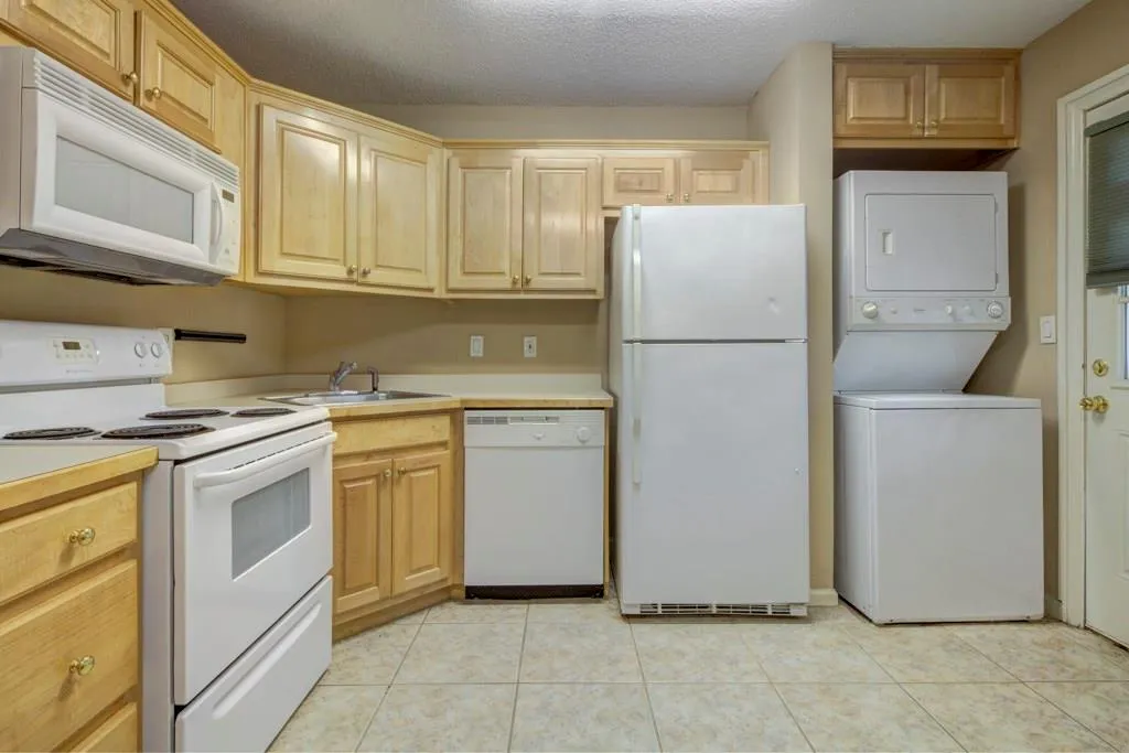 315 Hilderbrand Drive Unit C-4, Atlanta, Georgia 30328, 2 Bedrooms Bedrooms, ,1 BathroomBathrooms,Residential,Sold,315 Hilderbrand Drive Unit C-4,5718280