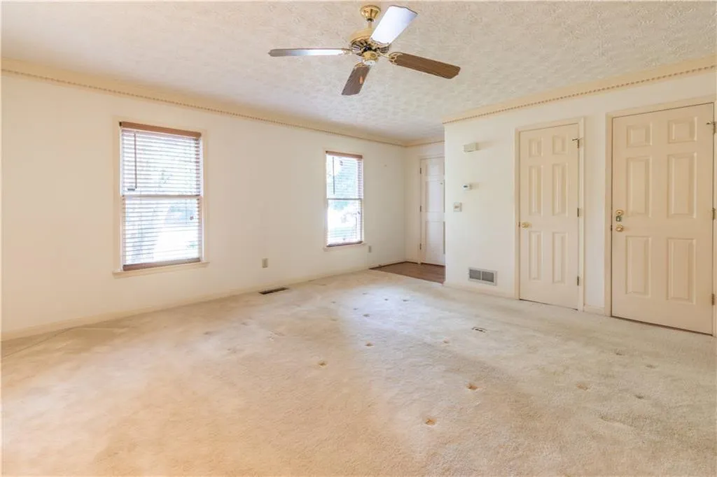 662 Corbin Lake Court, Sandy Springs, Georgia 30350, 3 Bedrooms Bedrooms, ,2 BathroomsBathrooms,Residential,Sold,662 Corbin Lake Court,6587981