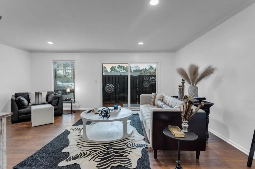 6851 Roswell Road Unit A-17, Sandy Springs, Georgia 30328, 2 Bedrooms Bedrooms, ,2 BathroomsBathrooms,Residential,Sold,6851 Roswell Road Unit A-17,7165530
