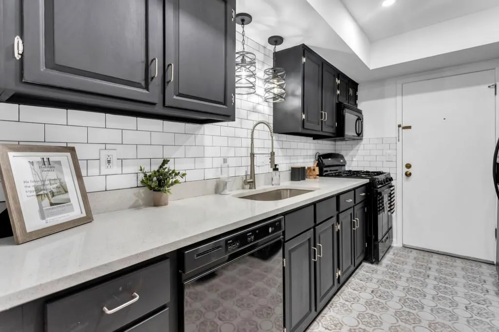 6851 Roswell Road Unit A-17, Sandy Springs, Georgia 30328, 2 Bedrooms Bedrooms, ,2 BathroomsBathrooms,Residential,Sold,6851 Roswell Road Unit A-17,7165530