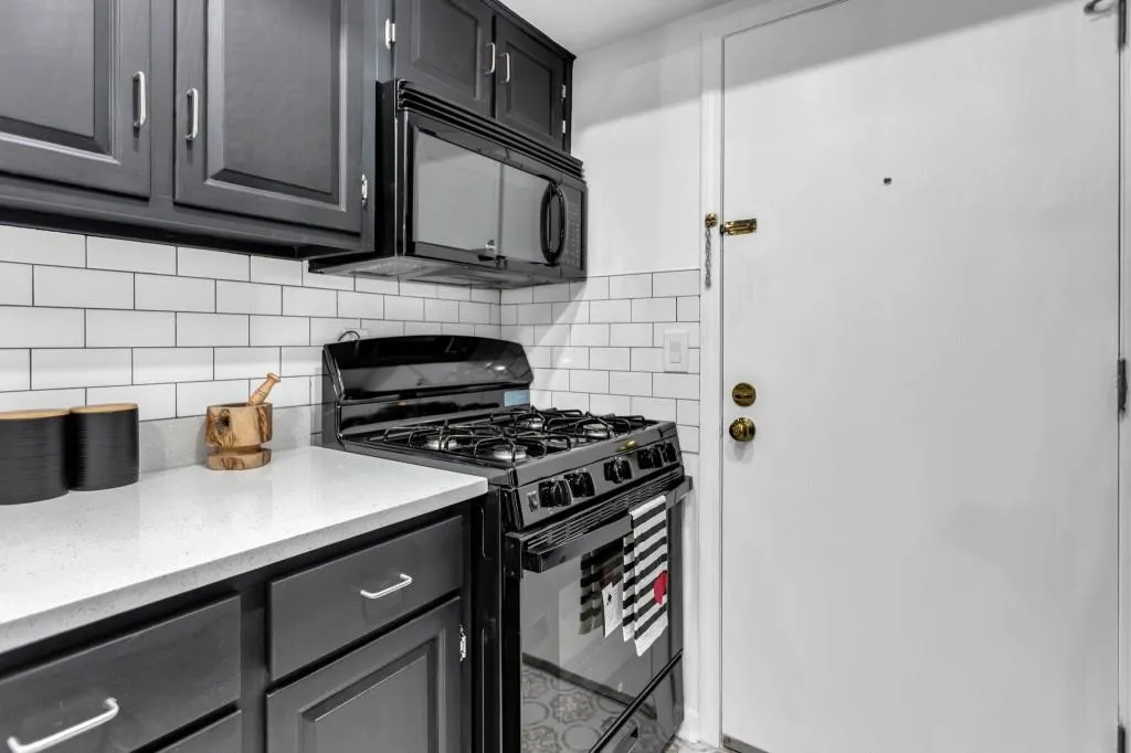 6851 Roswell Road Unit A-17, Sandy Springs, Georgia 30328, 2 Bedrooms Bedrooms, ,2 BathroomsBathrooms,Residential,Sold,6851 Roswell Road Unit A-17,7165530