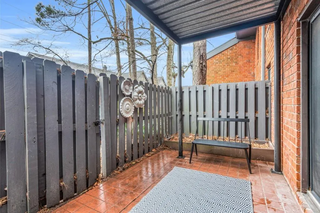 6851 Roswell Road Unit A-17, Sandy Springs, Georgia 30328, 2 Bedrooms Bedrooms, ,2 BathroomsBathrooms,Residential,Sold,6851 Roswell Road Unit A-17,7165530