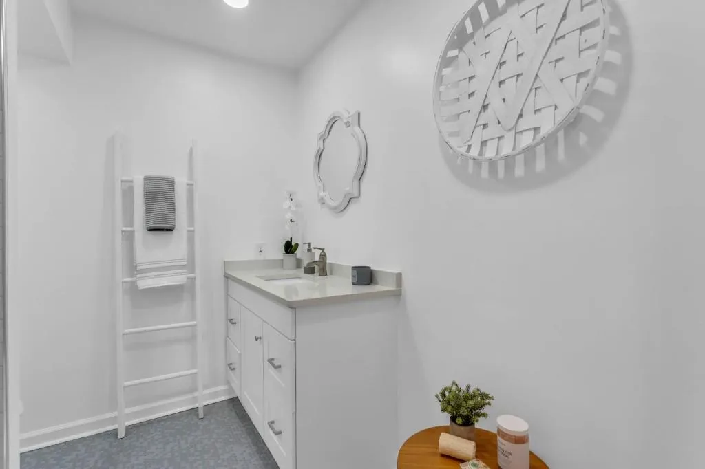 6851 Roswell Road Unit A-17, Sandy Springs, Georgia 30328, 2 Bedrooms Bedrooms, ,2 BathroomsBathrooms,Residential,Sold,6851 Roswell Road Unit A-17,7165530