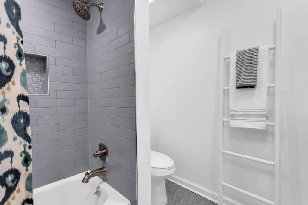 6851 Roswell Road Unit A-17, Sandy Springs, Georgia 30328, 2 Bedrooms Bedrooms, ,2 BathroomsBathrooms,Residential,Sold,6851 Roswell Road Unit A-17,7165530