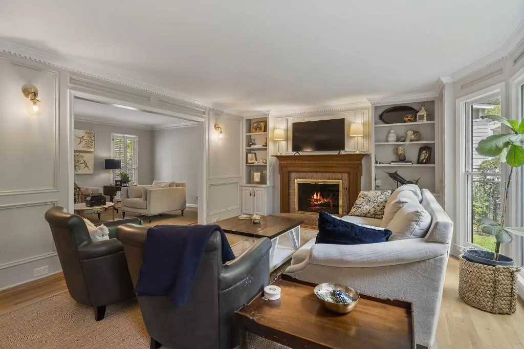 6915 Hunters Knoll, Sandy Springs, Georgia 30328, 4 Bedrooms Bedrooms, ,3 BathroomsBathrooms,Residential,For Sale,6915 Hunters Knoll,7639049