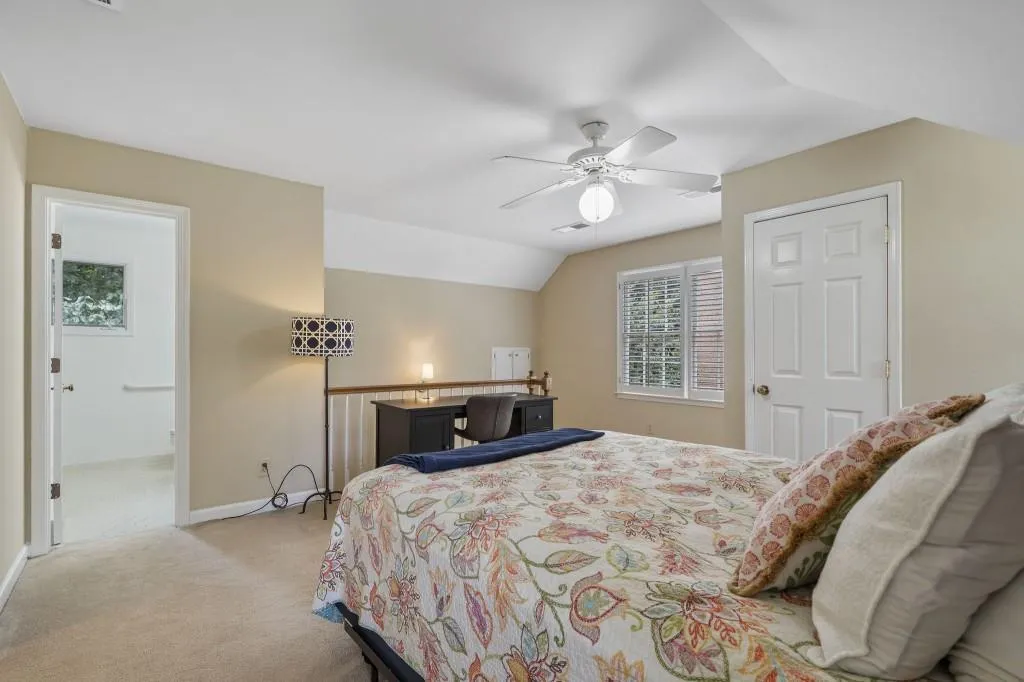 6915 Hunters Knoll, Sandy Springs, Georgia 30328, 4 Bedrooms Bedrooms, ,3 BathroomsBathrooms,Residential,For Sale,6915 Hunters Knoll,7639049