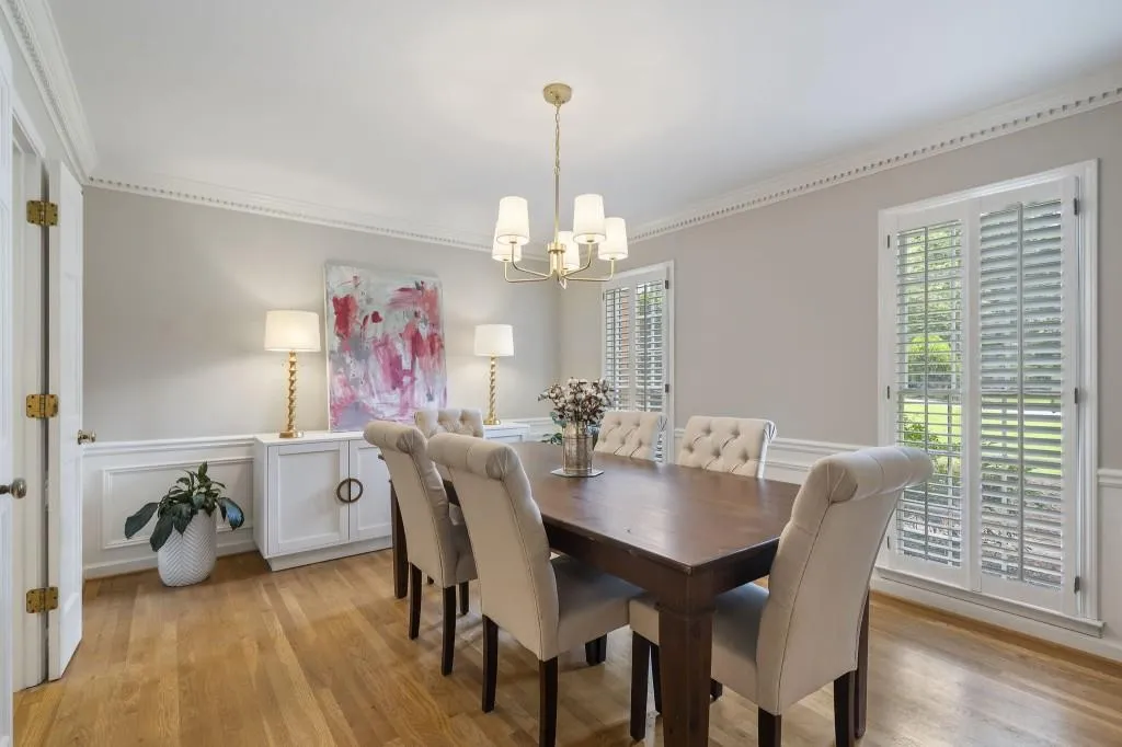 6915 Hunters Knoll, Sandy Springs, Georgia 30328, 4 Bedrooms Bedrooms, ,3 BathroomsBathrooms,Residential,For Sale,6915 Hunters Knoll,7639049
